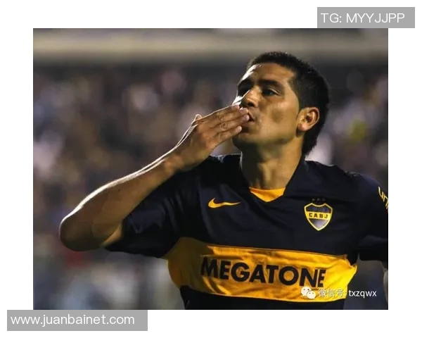 足球明星为爱妻纹上眼睛图案展现深情厚谊与独特艺术风格